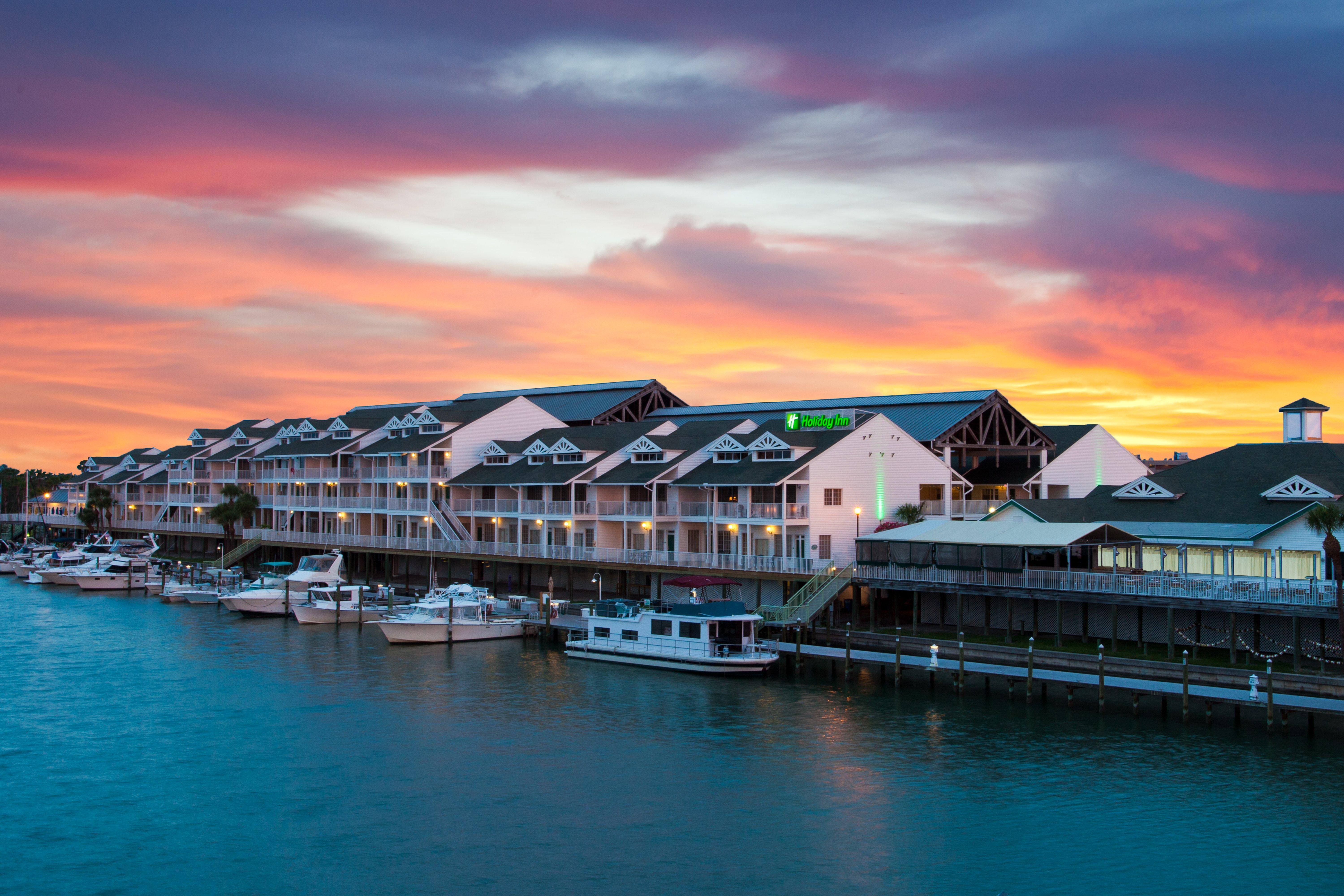 Holiday Inn & Suites Clearwater Beach S-Harbourside Exterior photo