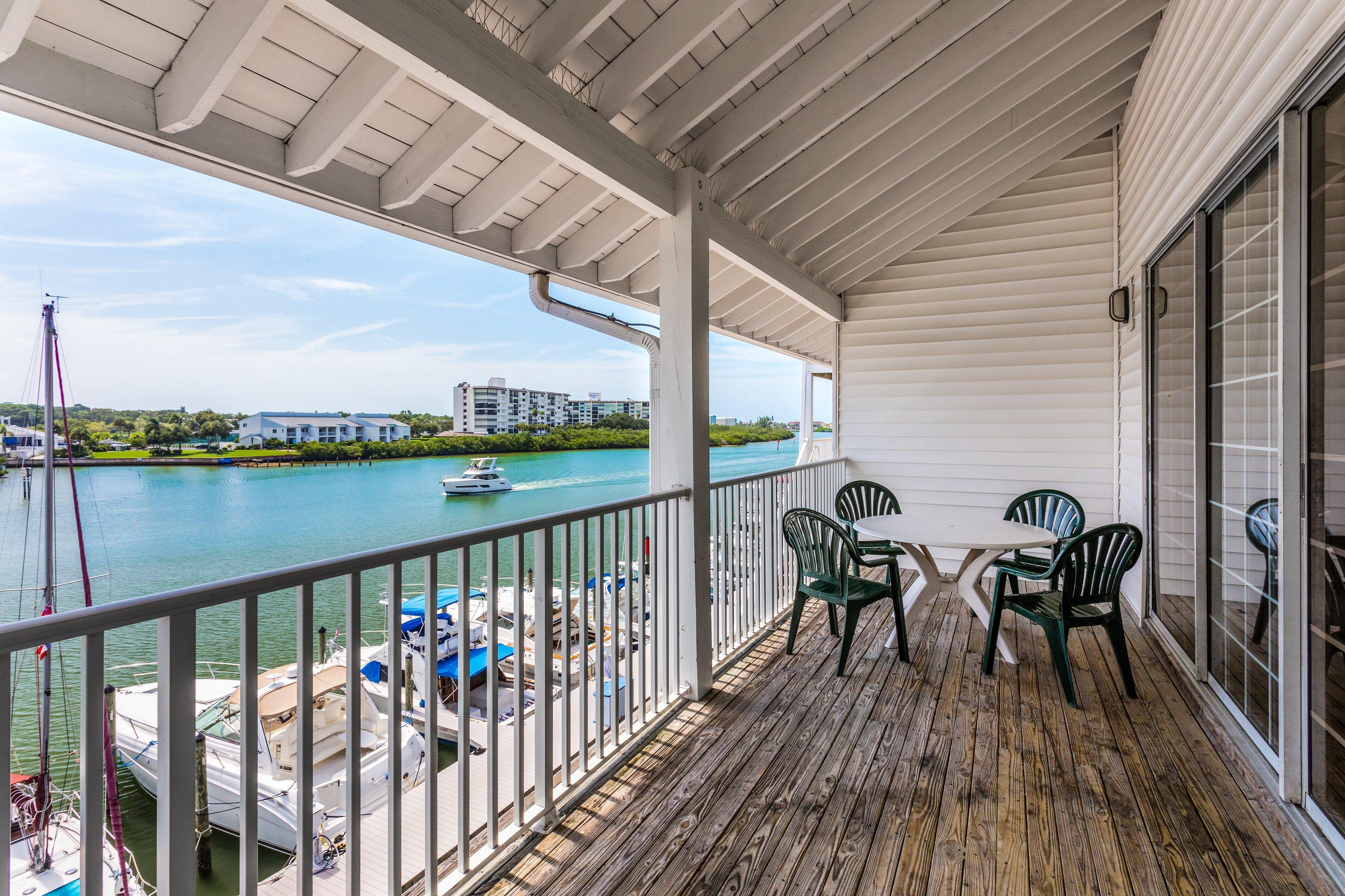 Holiday Inn & Suites Clearwater Beach S-Harbourside Exterior photo