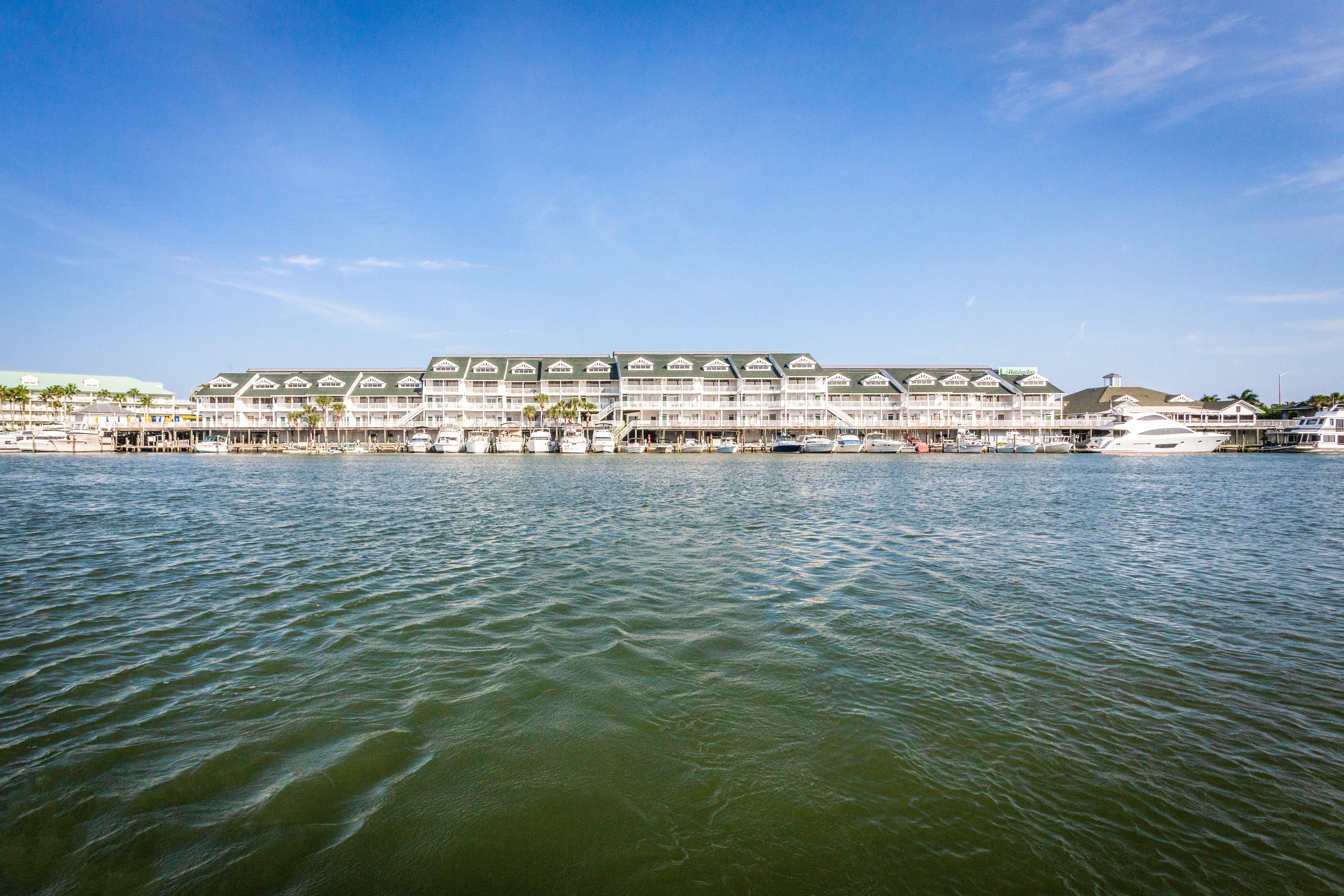 Holiday Inn & Suites Clearwater Beach S-Harbourside Exterior photo