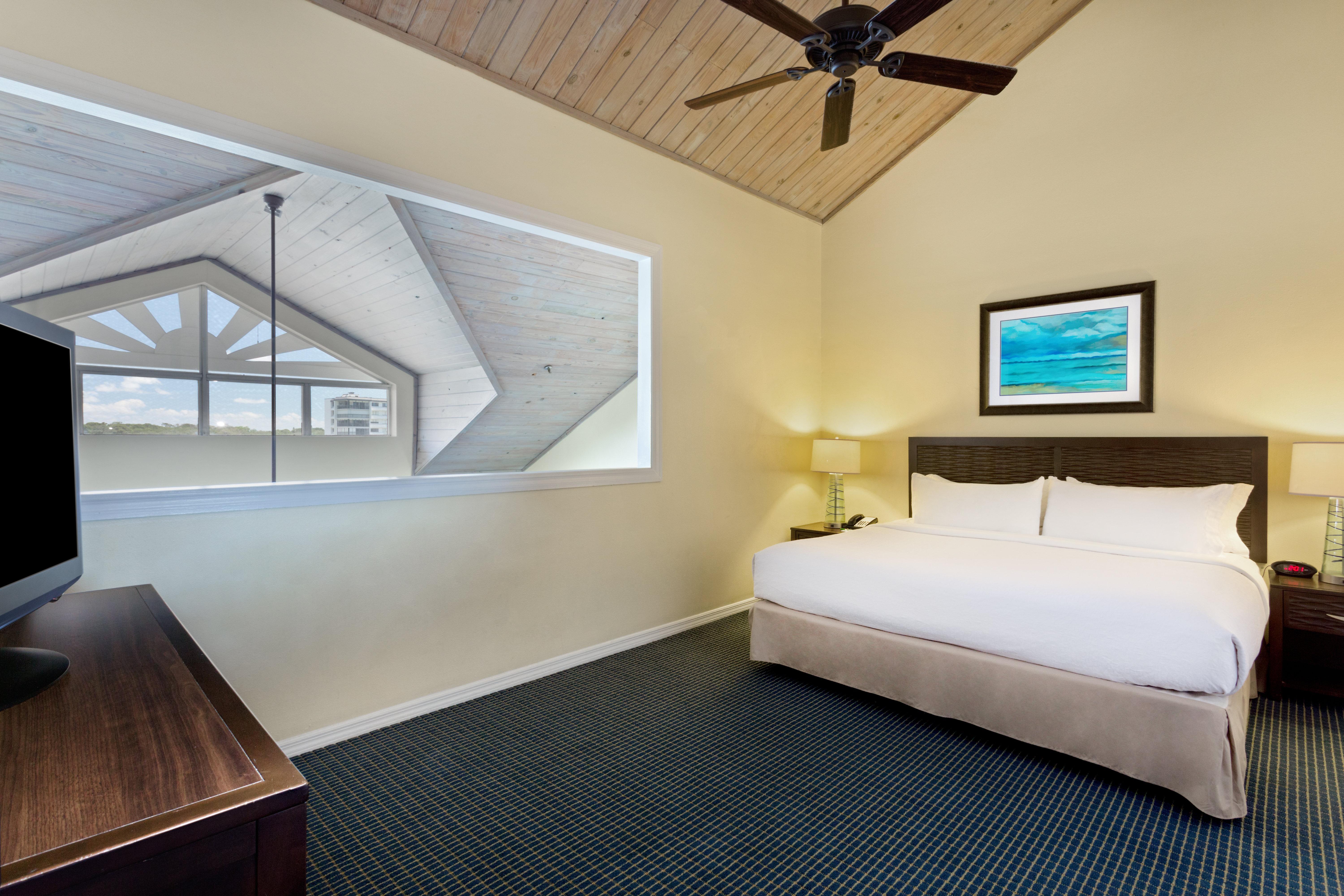 Holiday Inn & Suites Clearwater Beach S-Harbourside Exterior photo
